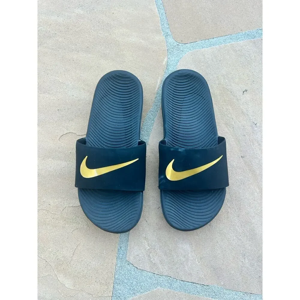 Nike Girl's Kawa Black/Gold Slide Sandal (GS/PS)-4Y 819352-003